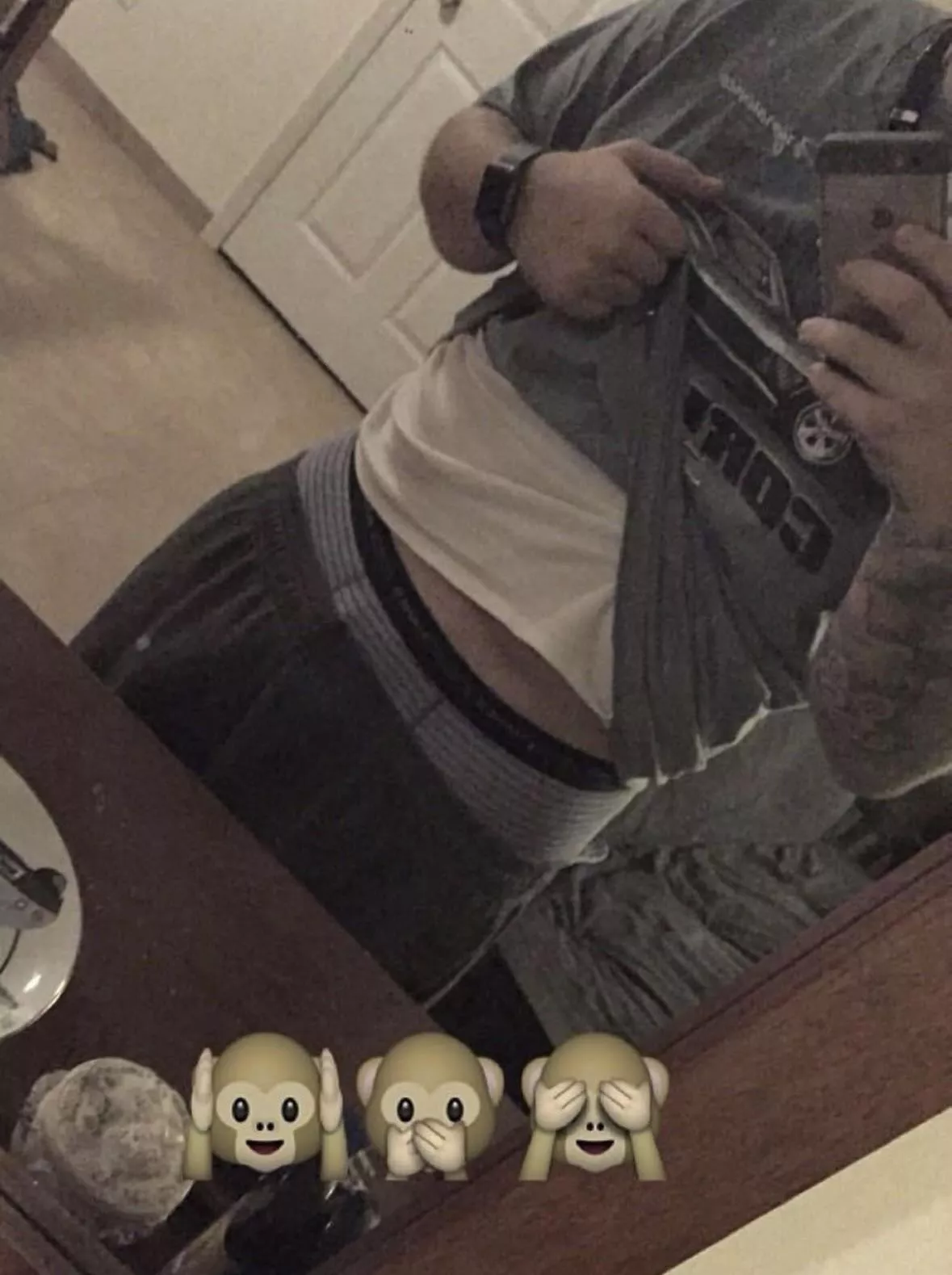 Still grey sweatpants szn? [m] posted by HappyAffair267