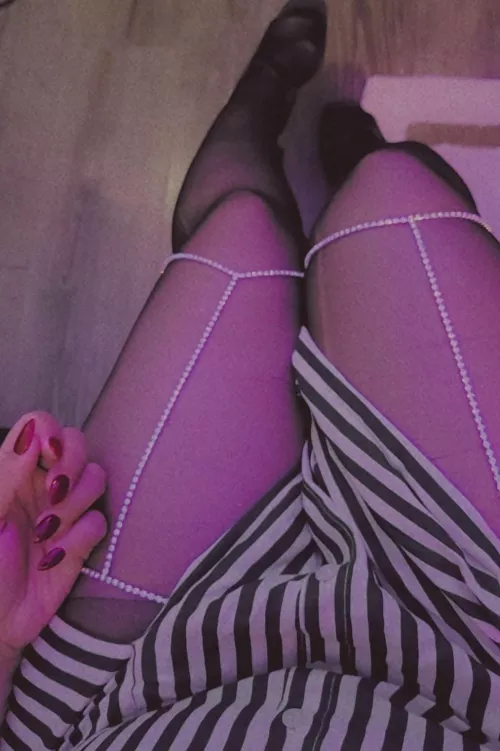 Thick thighs and pantyhose 🖤 by dii10