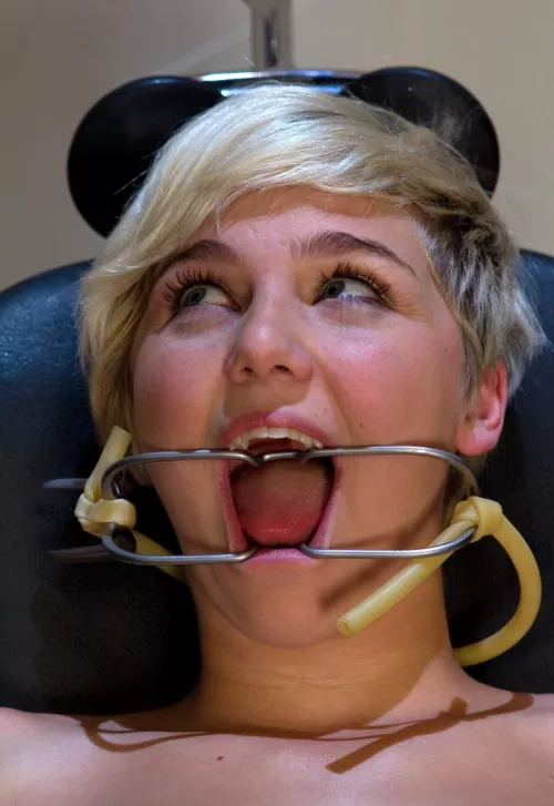 Voluntarily keeping the gag in by jgoja