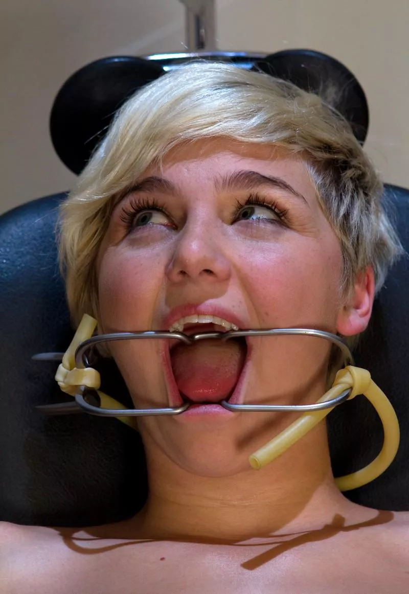 Voluntarily keeping the gag in posted by jgoja
