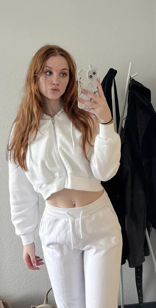 wanna kiss an Irish 19 yo girl ? by cutelittlelina