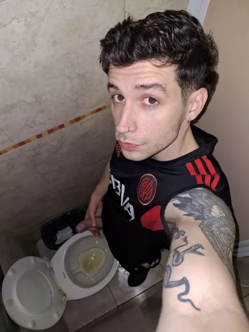 Who shakes me and cleans my cock? by mastantuonismo