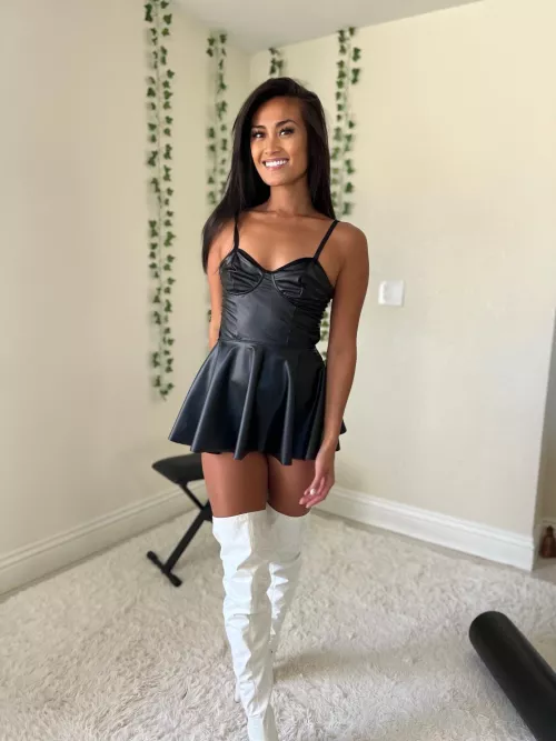 Would you breed my tiny body? by sunshinesinaxo