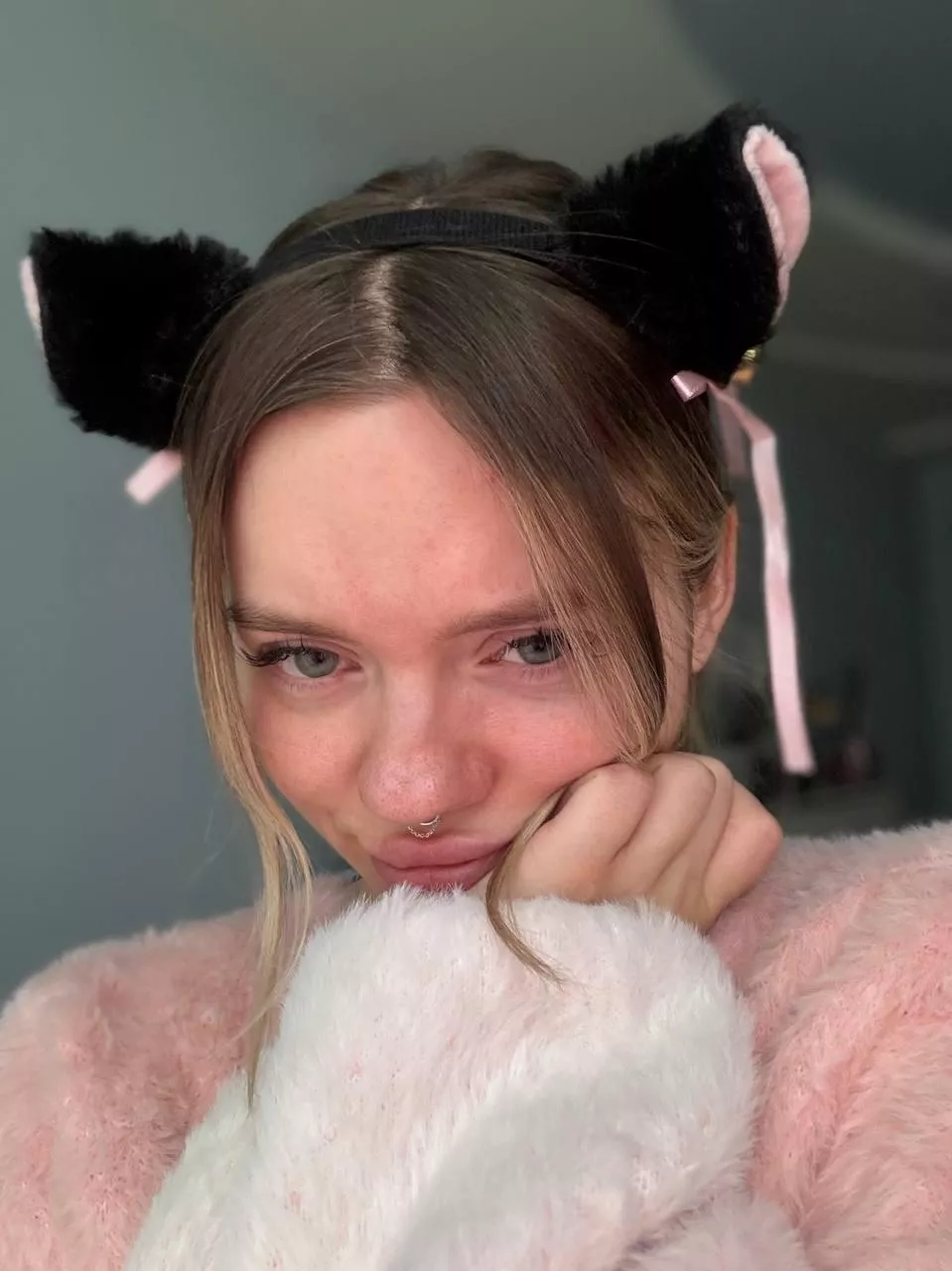 you'd like to hear me purr, wouldn't you? posted by PrettyGirlHotness