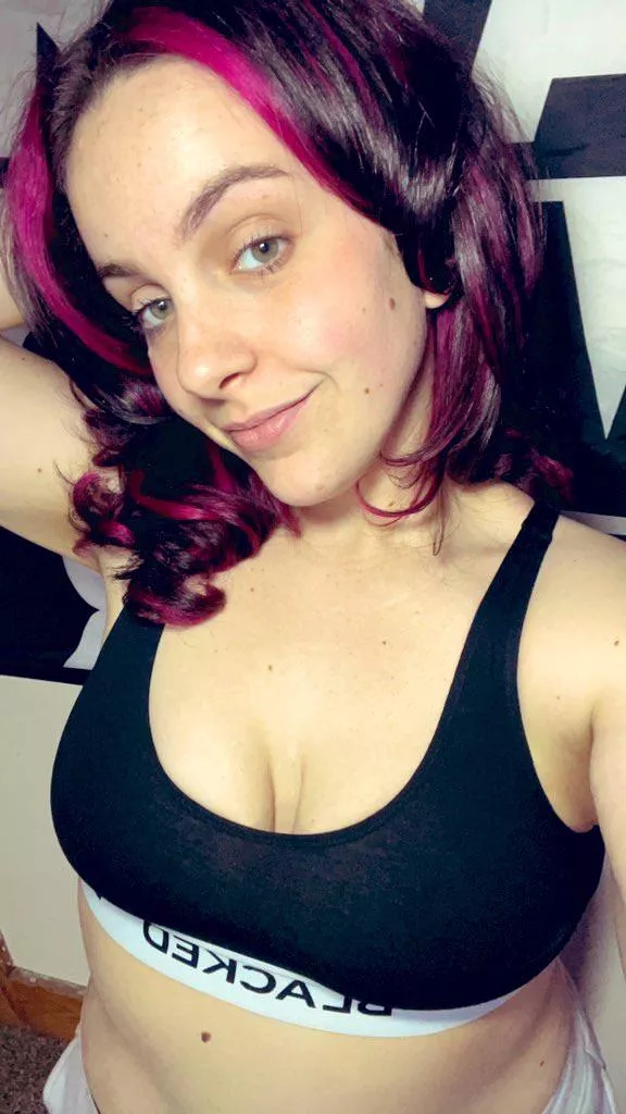 Young qos 23 ♠️♠️♠️ whats everyone elses age? posted by princessblacked