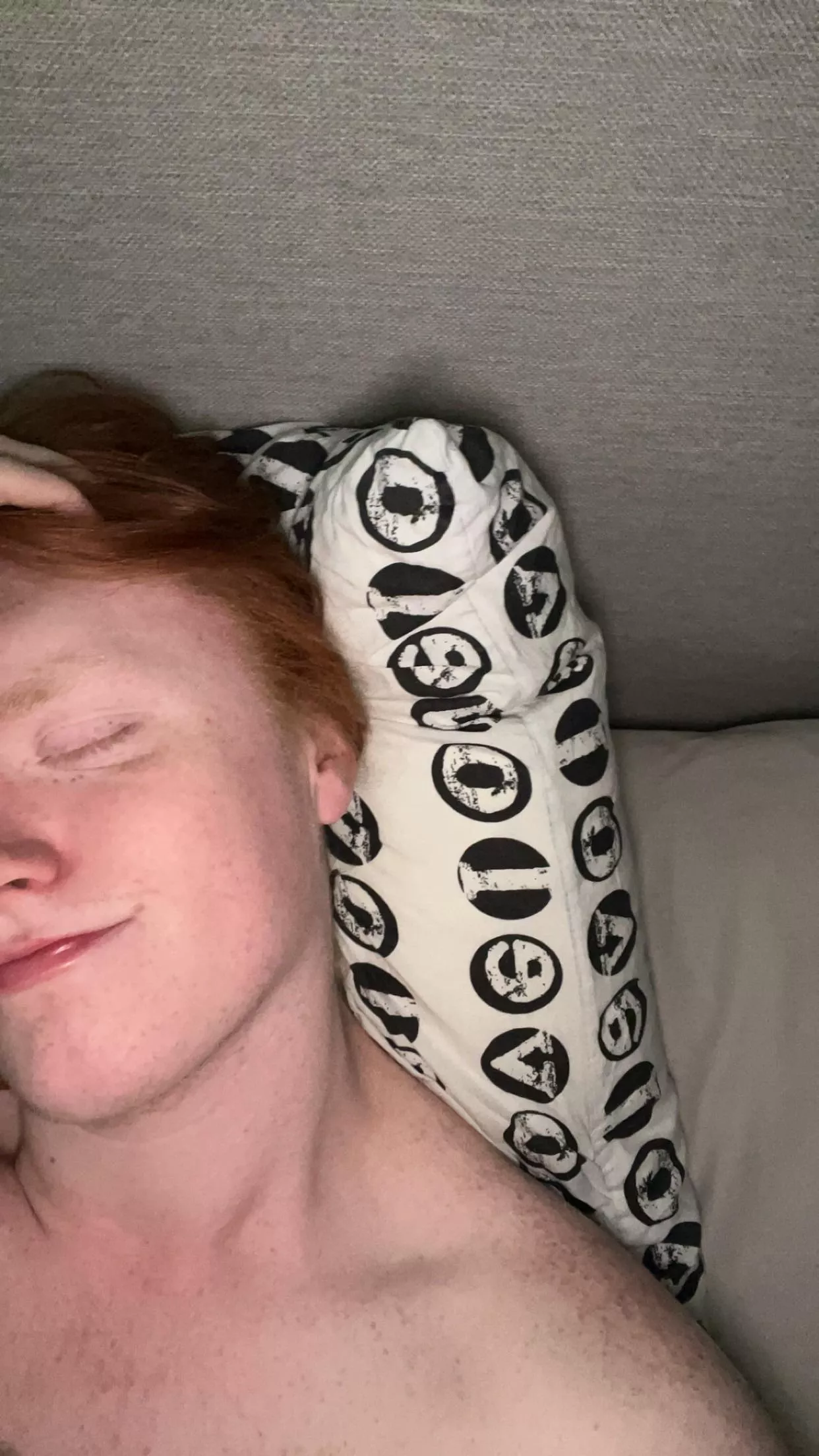 20 m straight frat bro looking for bros my age to stroke and compare with hmu @eliasdude. Have to show face, hung+++ verbal+++ posted by Brosjerktogether