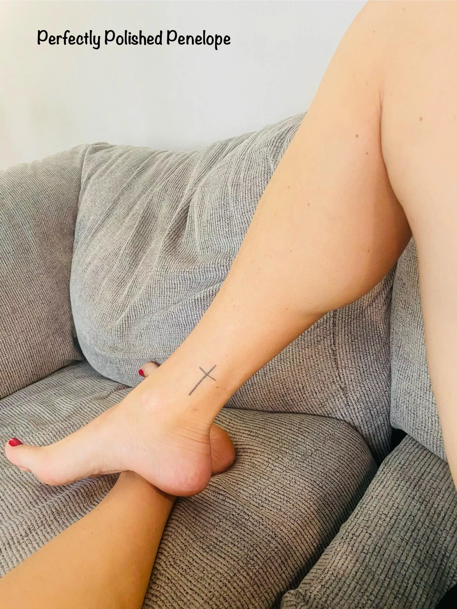 Any feet boys like long legs too? Mommy here! 😘 posted by PerfectlyPolishedPen