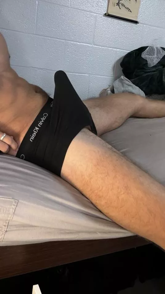 feeing huge in my college room m18 posted by Sensitive_Airline_63