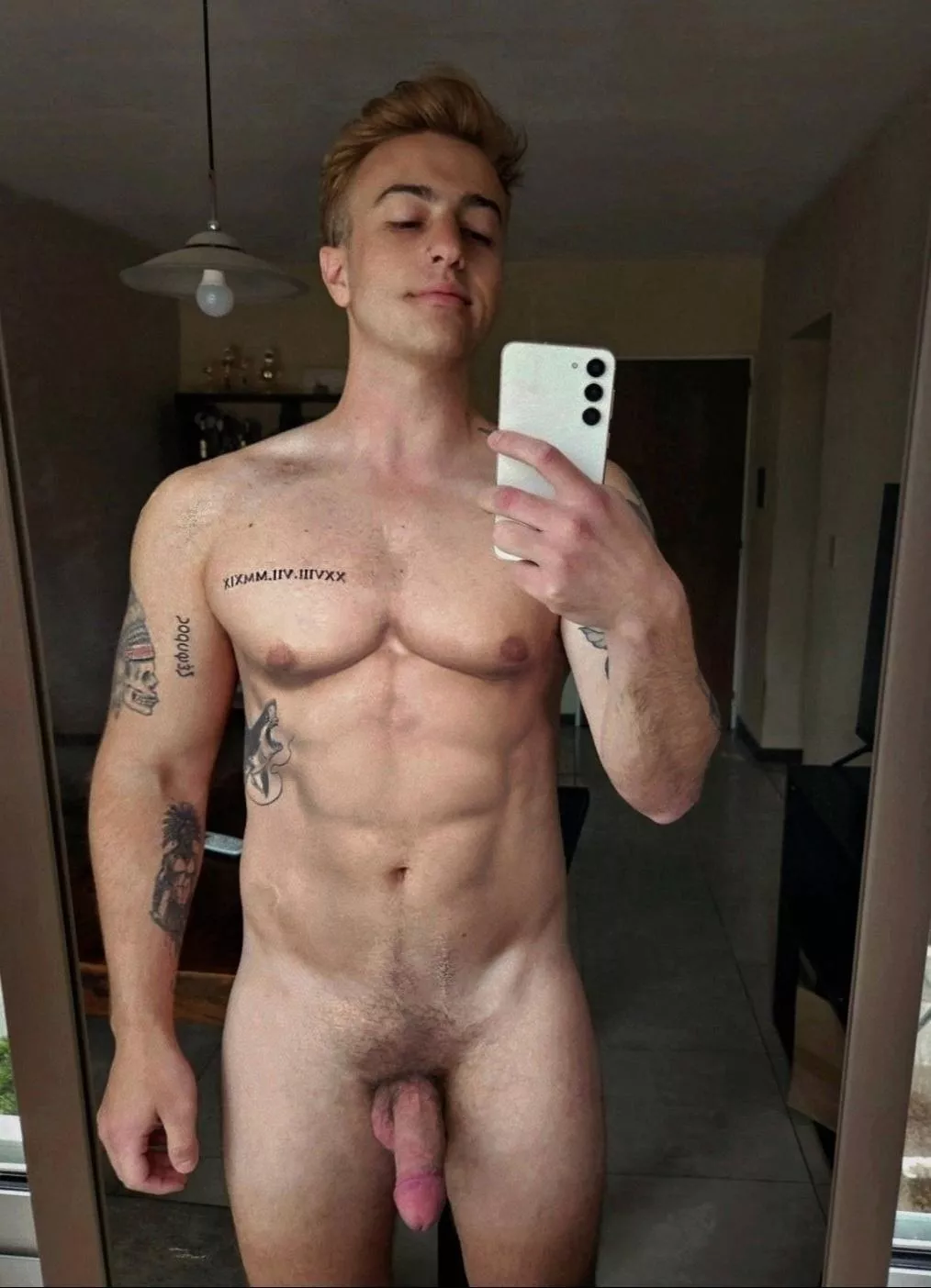 Full body nudes are hard. Any volunteers to give me a hand? posted by asexyspiderman