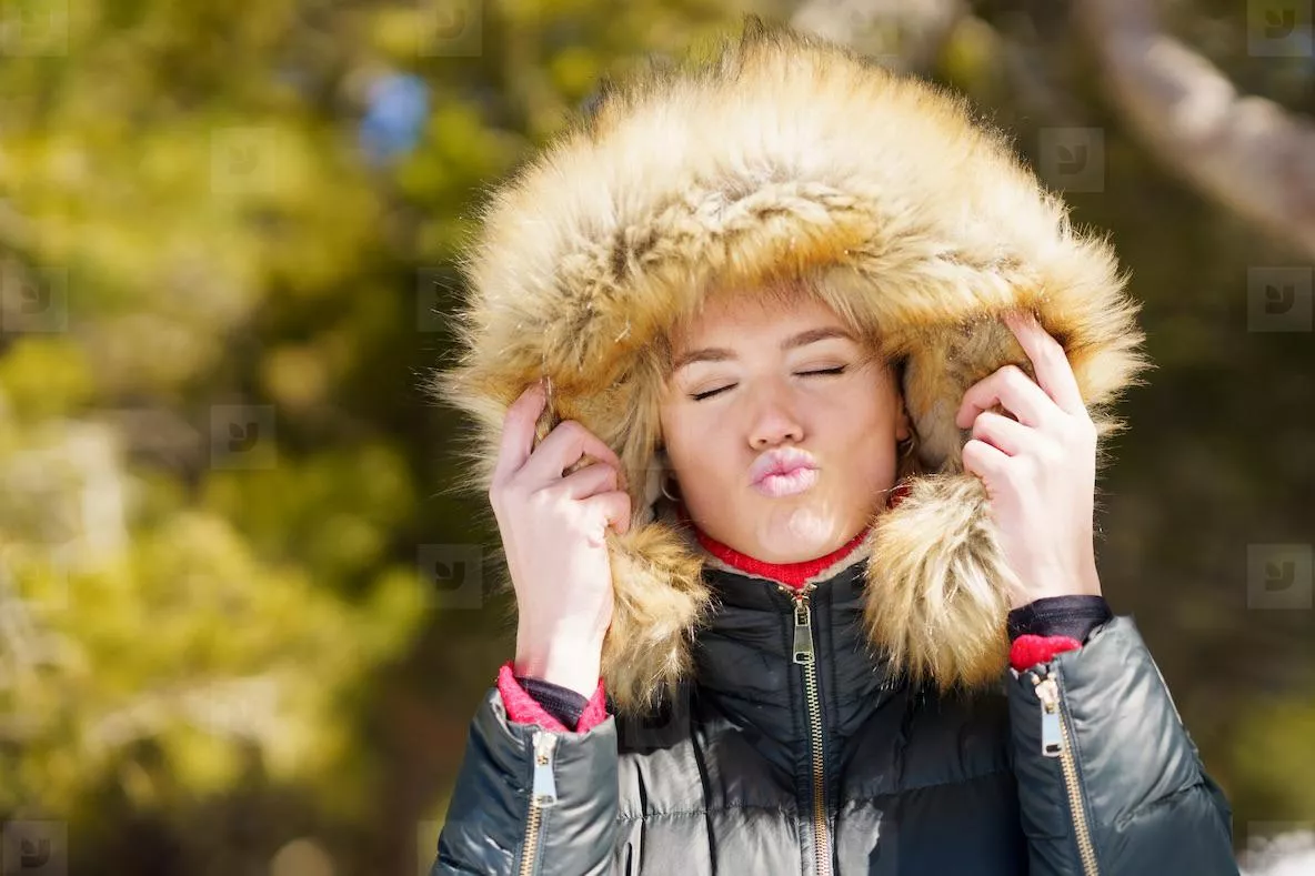 Fur hood posted by [deleted]