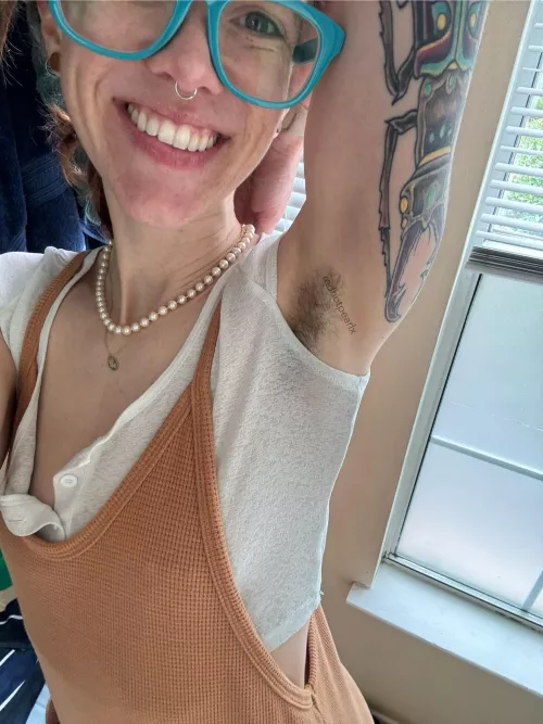 hairy women are SO sexy 😎 by redhotpearlx