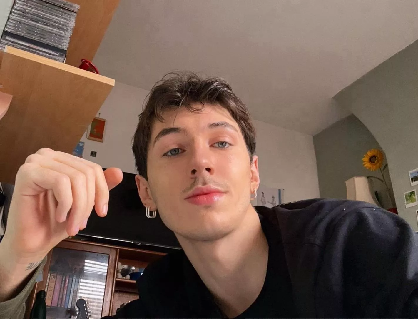 hey :) posted by Jamesthetwink97