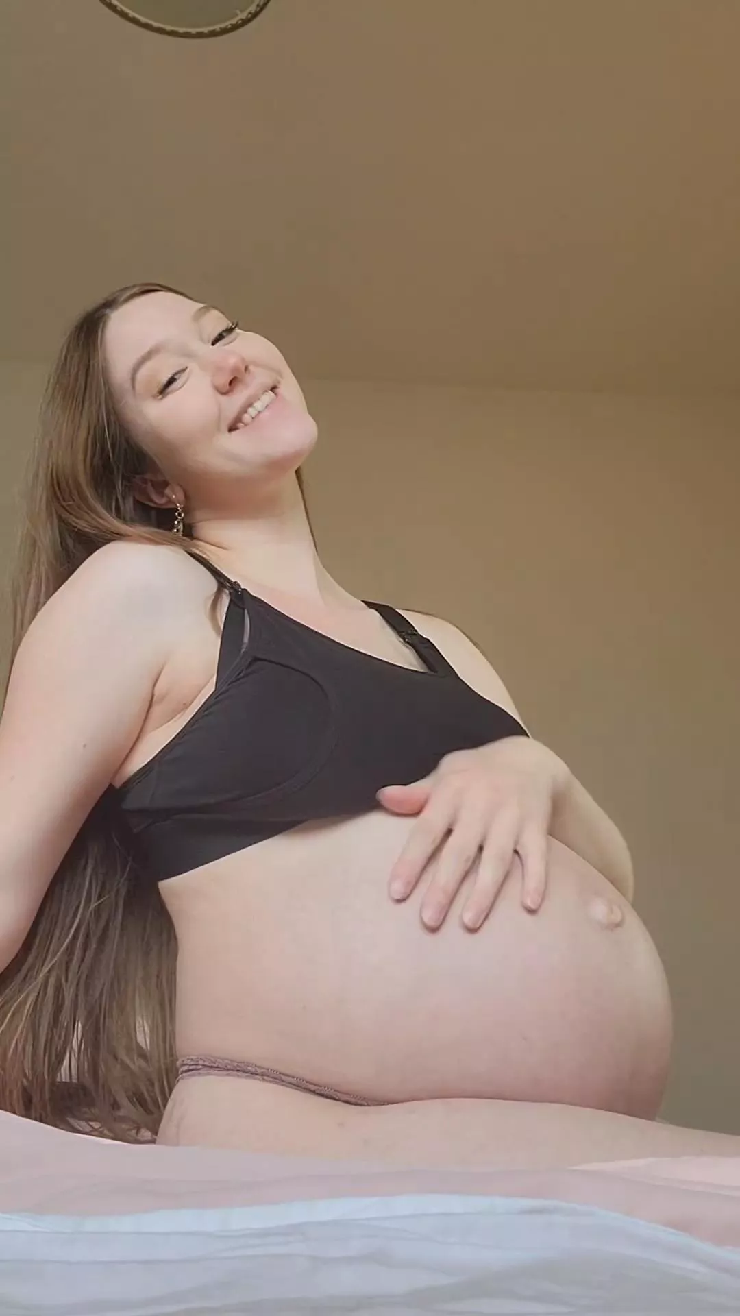I didn't know my pregnant belly would get so big posted by jade_love_12345