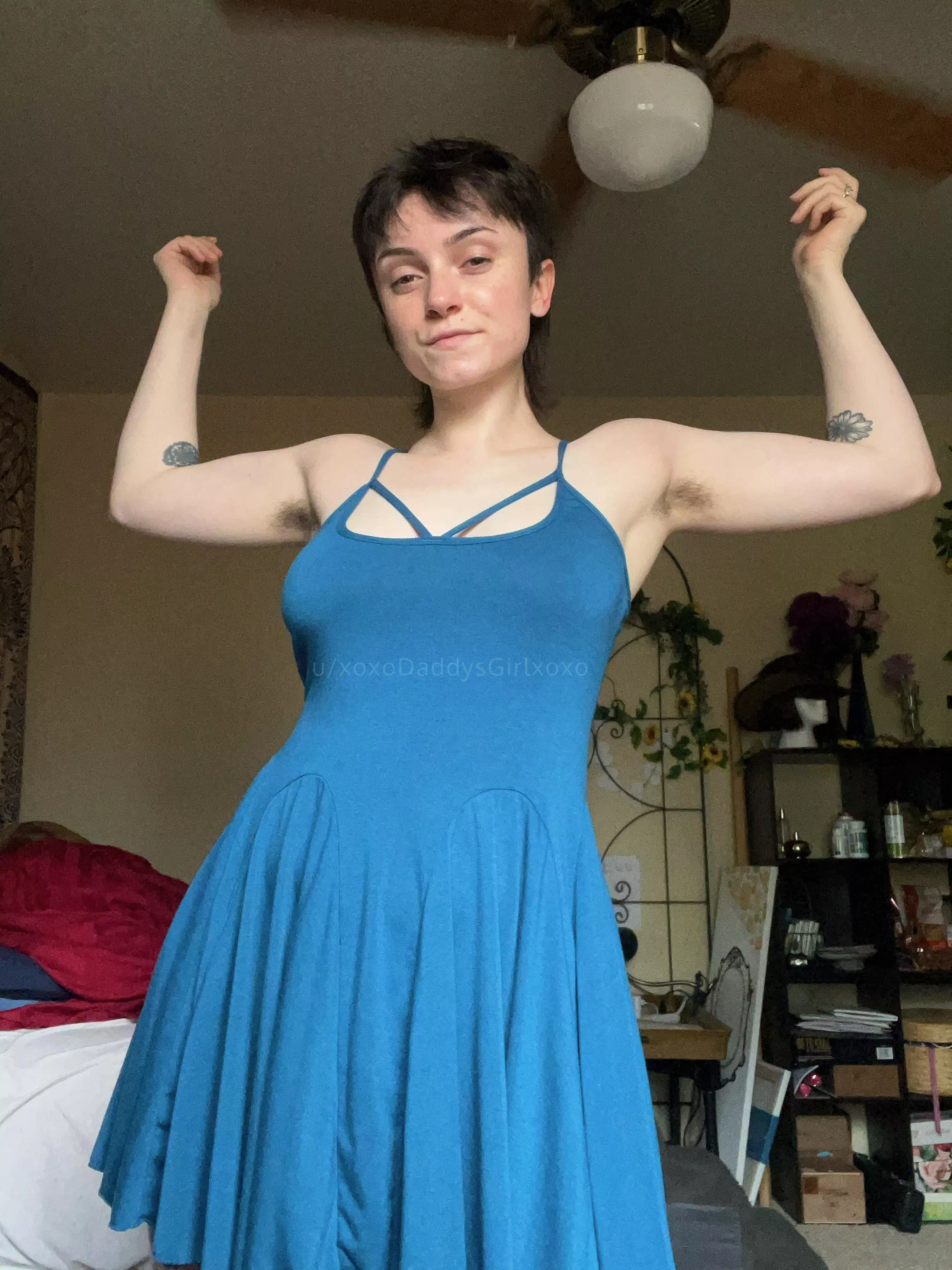 i used to be insecure about my shoulders. smh  posted by xoxodaddysgirlxoxo