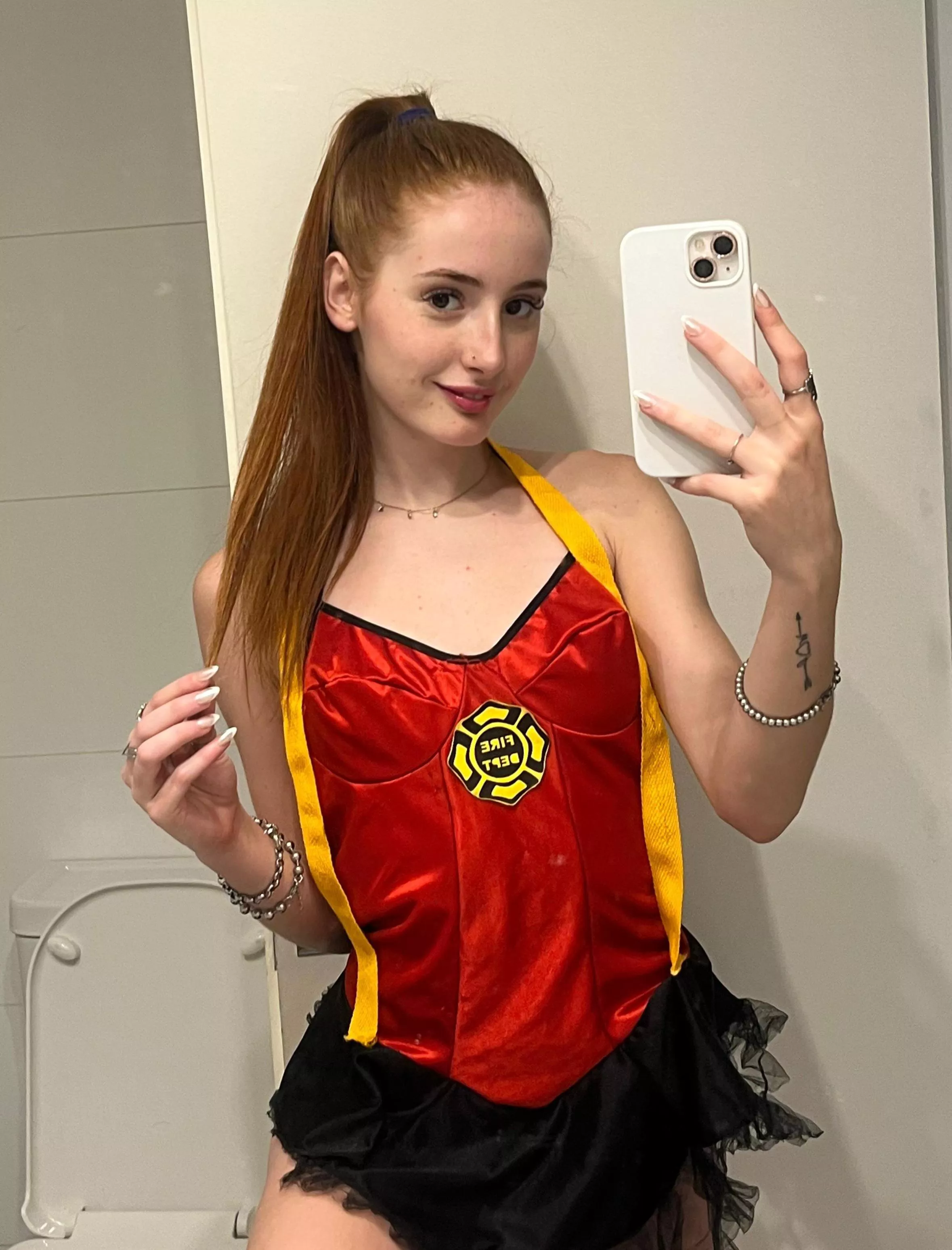 Let's both see how my tits bounce if you fuck me in front of the mirror. posted by CardenasHn