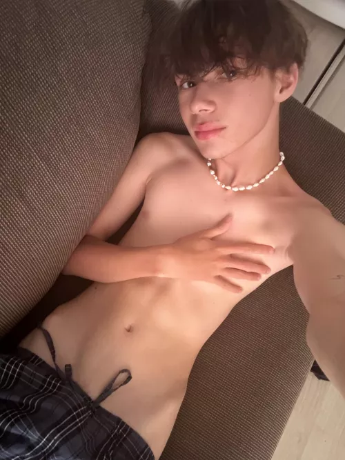 Looking for someone to top a 19yo125lbs twink boy like me? by SpicySisterxo_