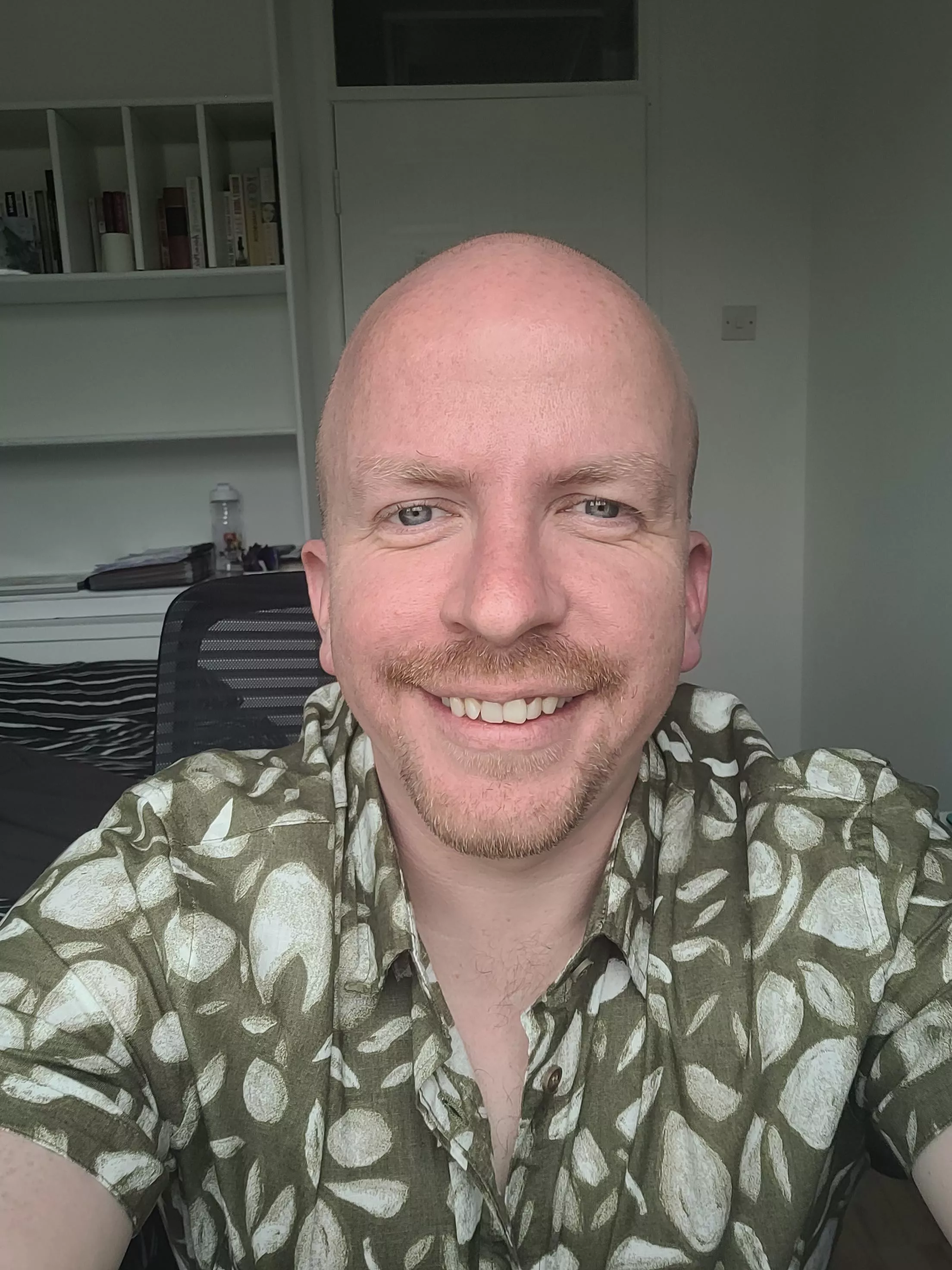 New shirt, same smile :-) posted by pinkyboi86