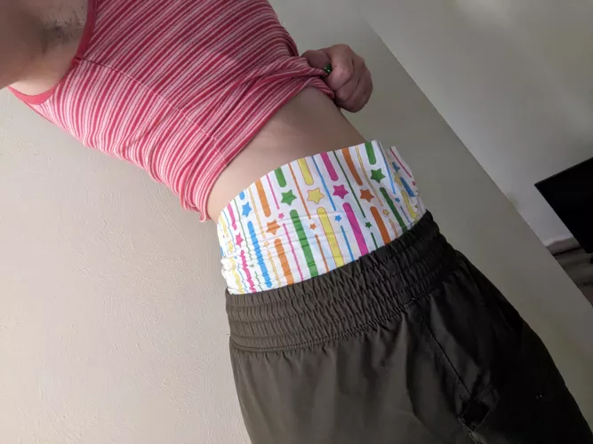 Peaking over shorts lmao by heck013