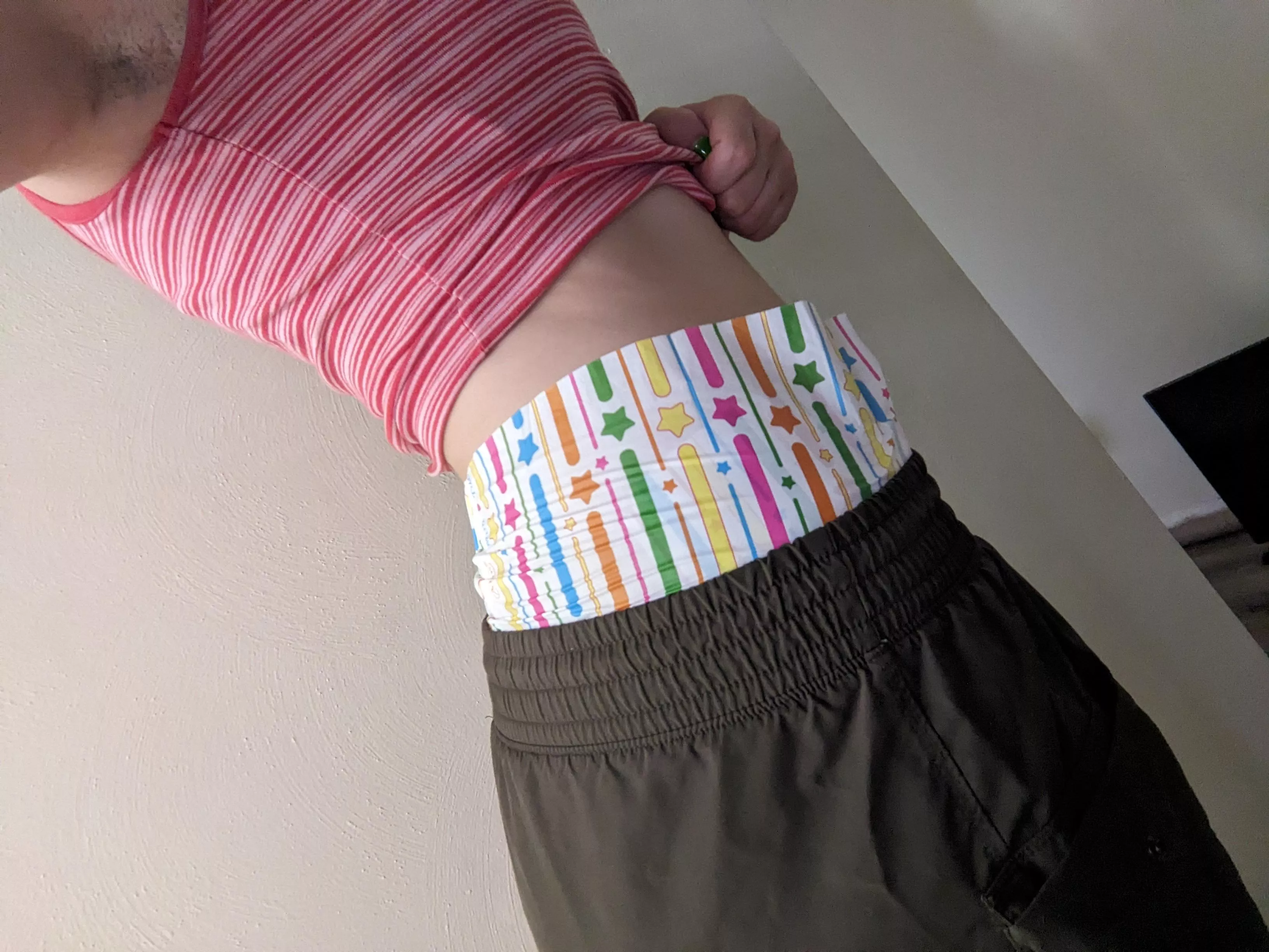 Peaking over shorts lmao posted by heck013