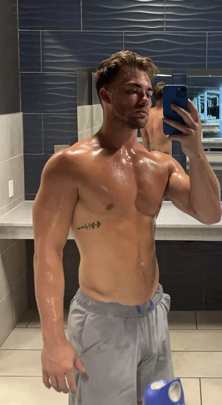 Post workout flex posted by manuellaa123