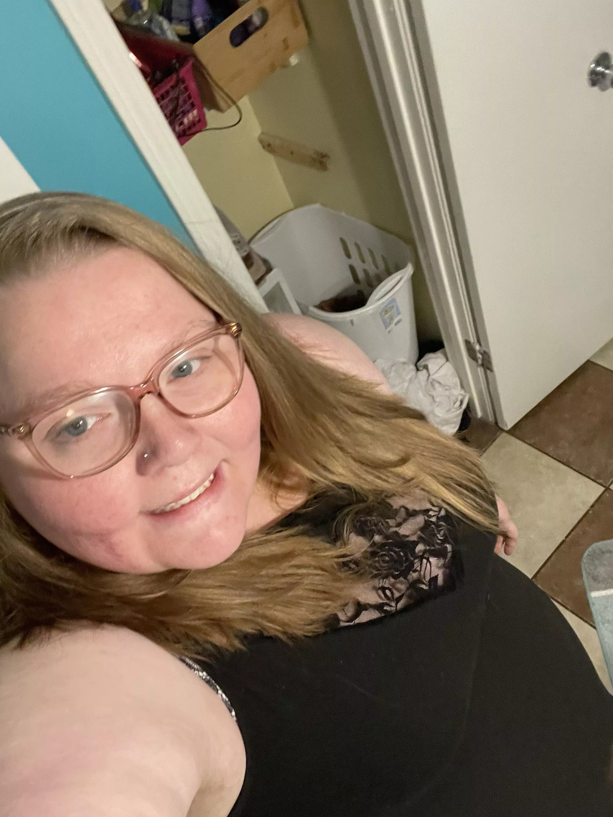 Pretty eyes and thick thighs❤️❤️ posted by sweet_bbwbelle