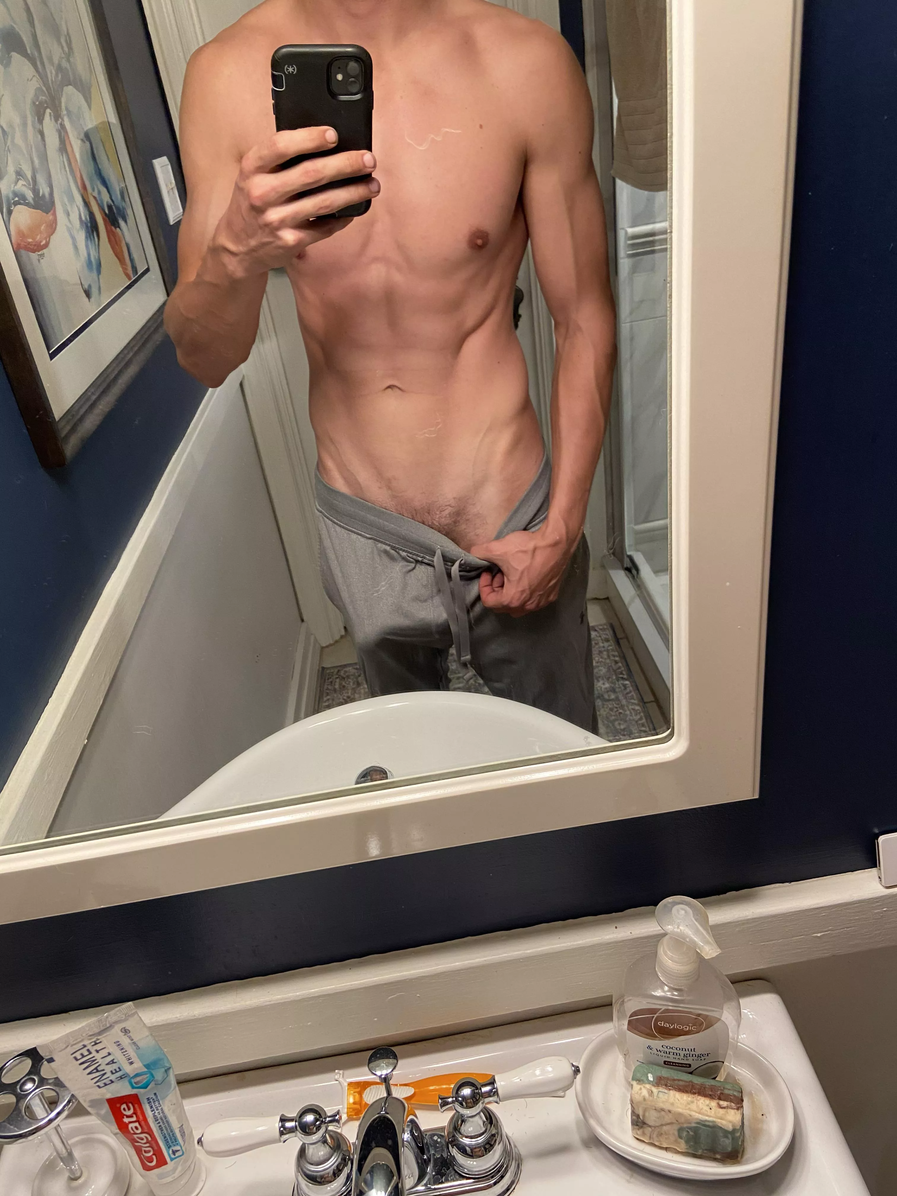 Say yes if you would have sex in the shower with a dilf [32] posted by friskyfriskyfin