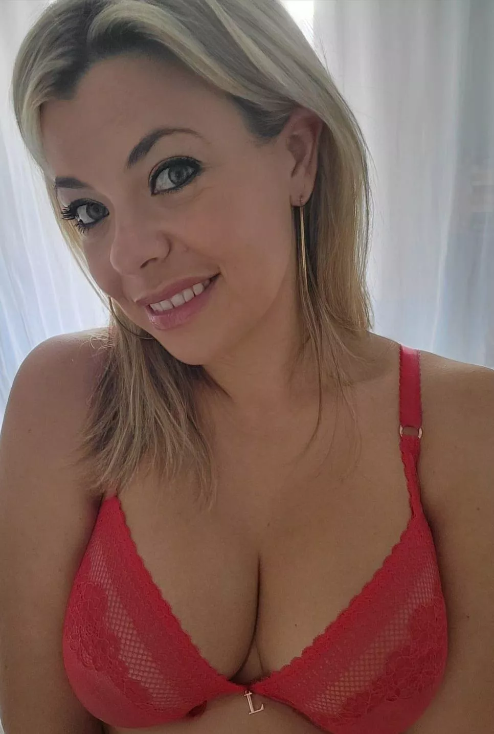 Sunday rocking the red  posted by FrankieFiestyMilf