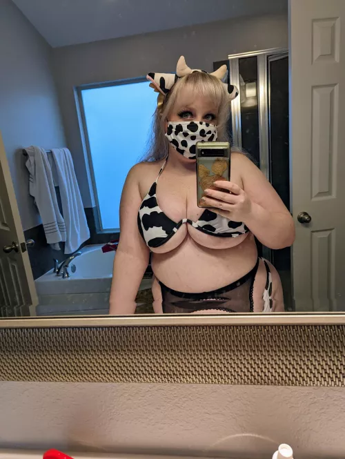 These milkers can barely be contained (oc) by safirafai