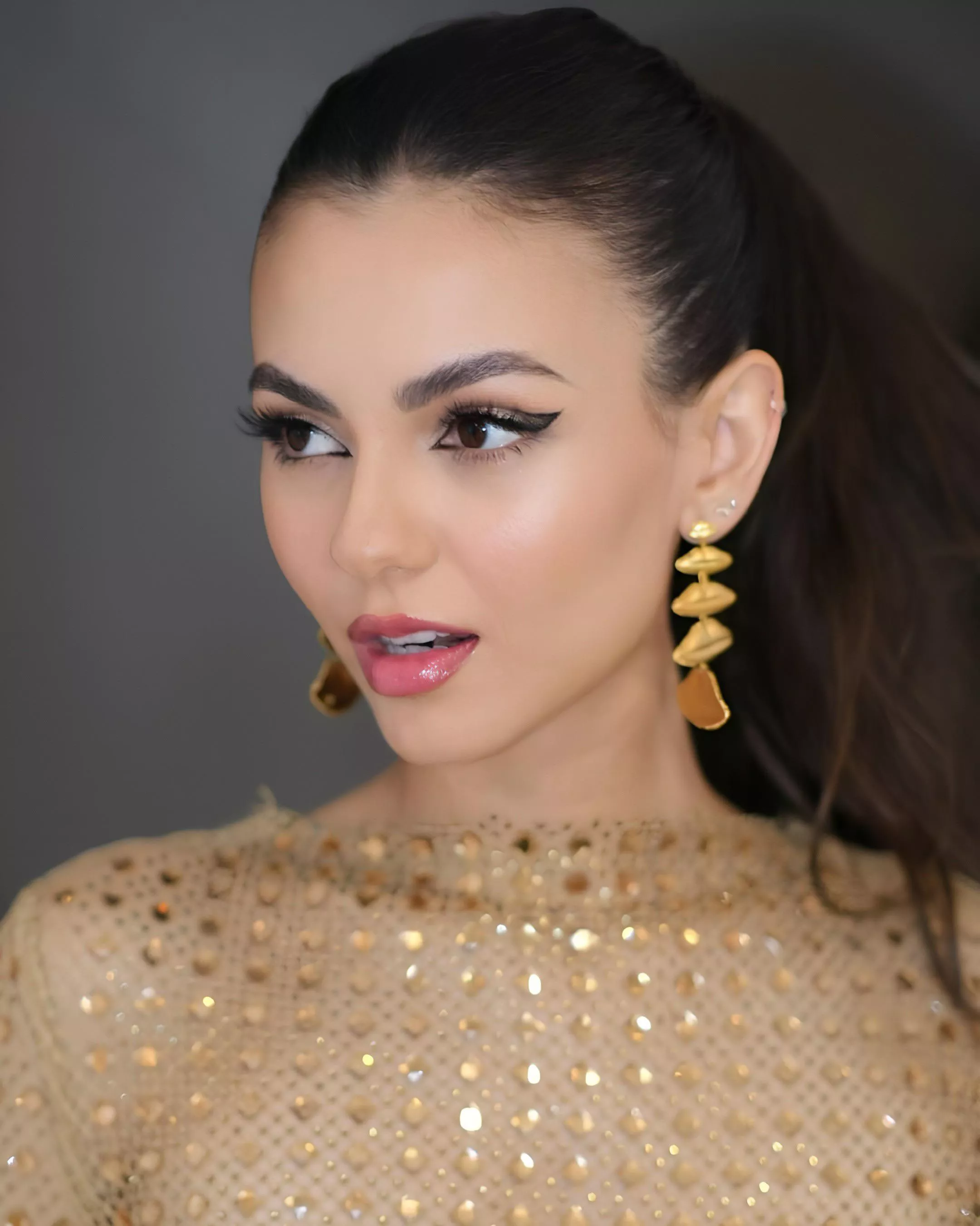 Victoria Justice posted by Ken789gh