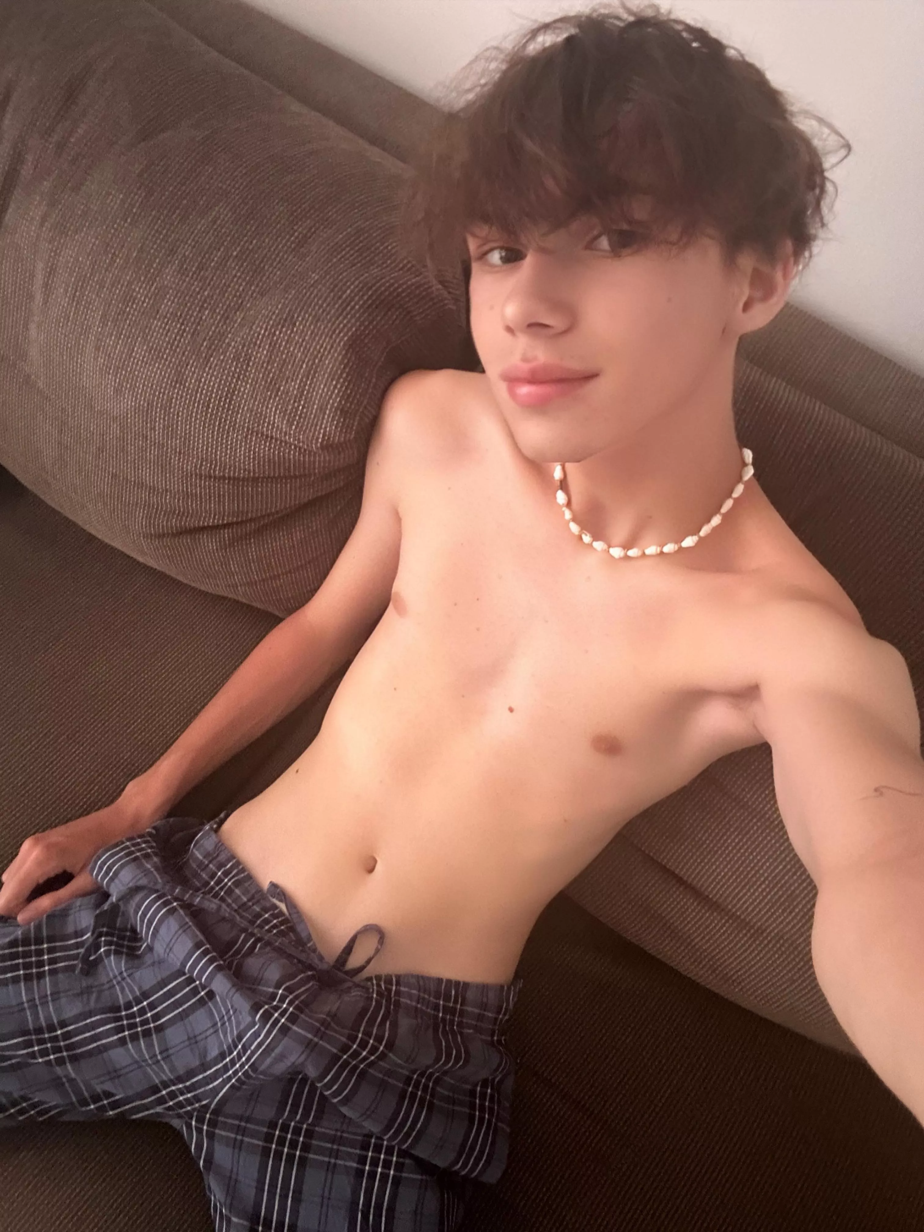 Want to be the one to show a 19yo125lbs twink boy a good time? posted by SpicySisterxo_