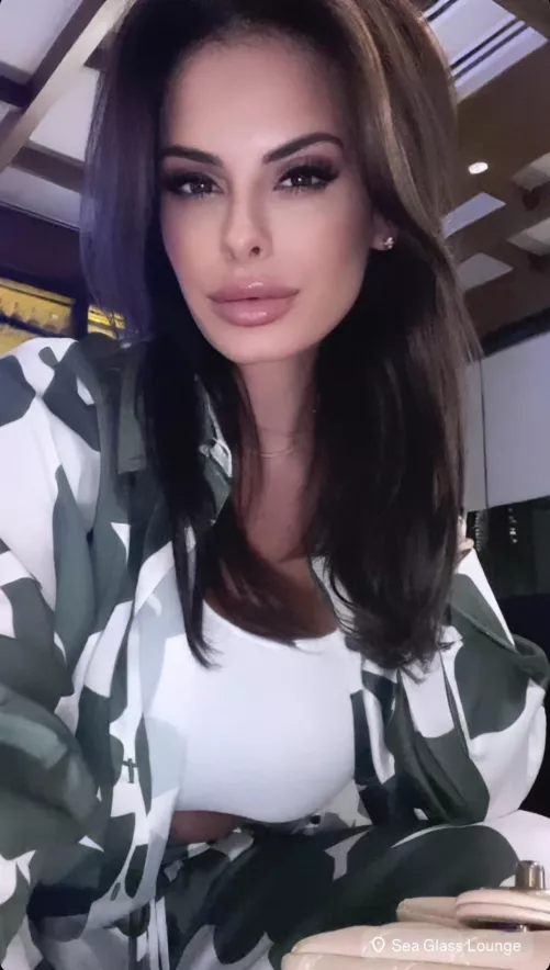 Wendy in the Bahamas. From IG stores by SnooHedgehogs8893