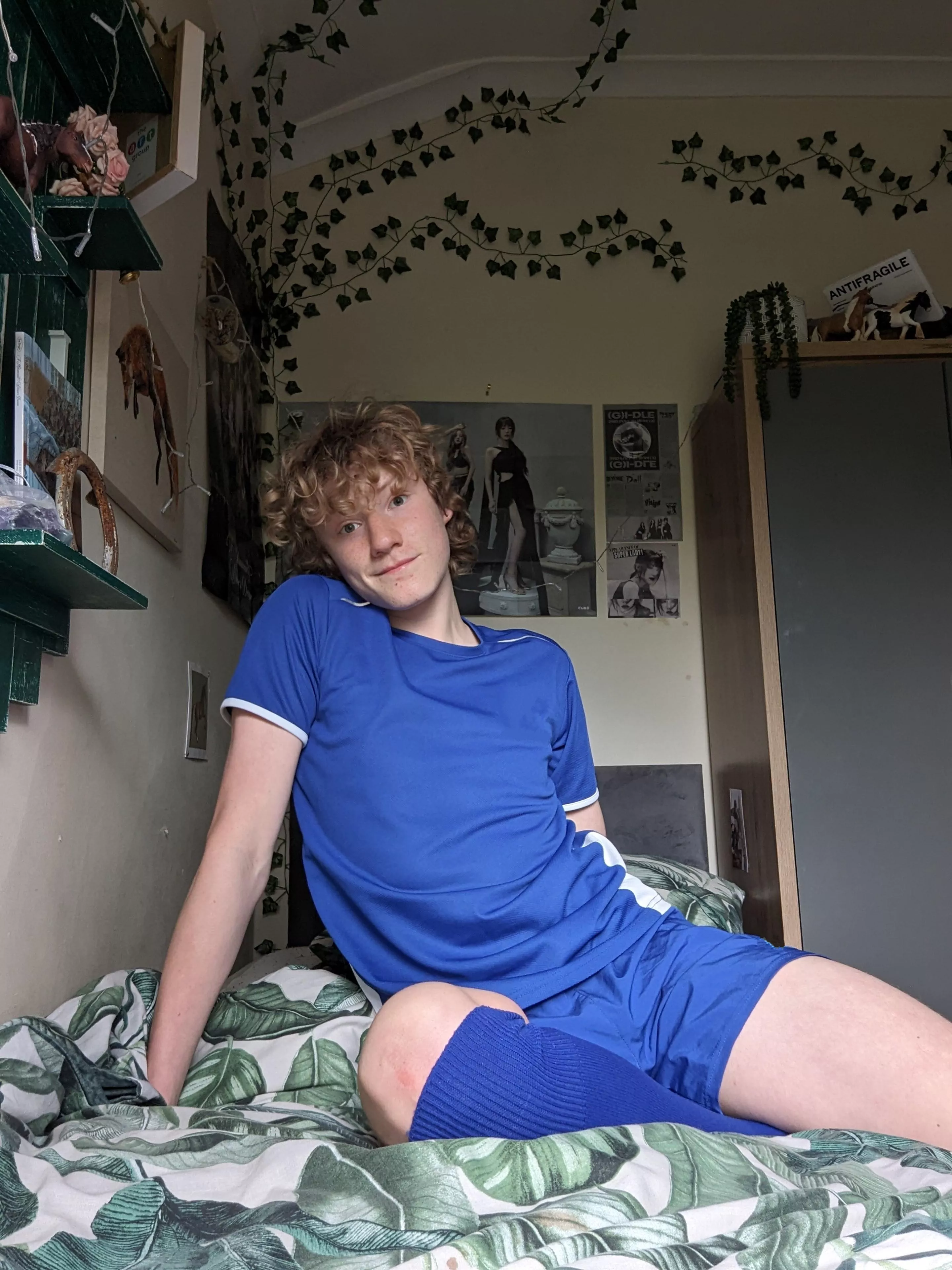 what's that ? you want me to take off my shorts ? it'll cost ya 😉 posted by jay_peony