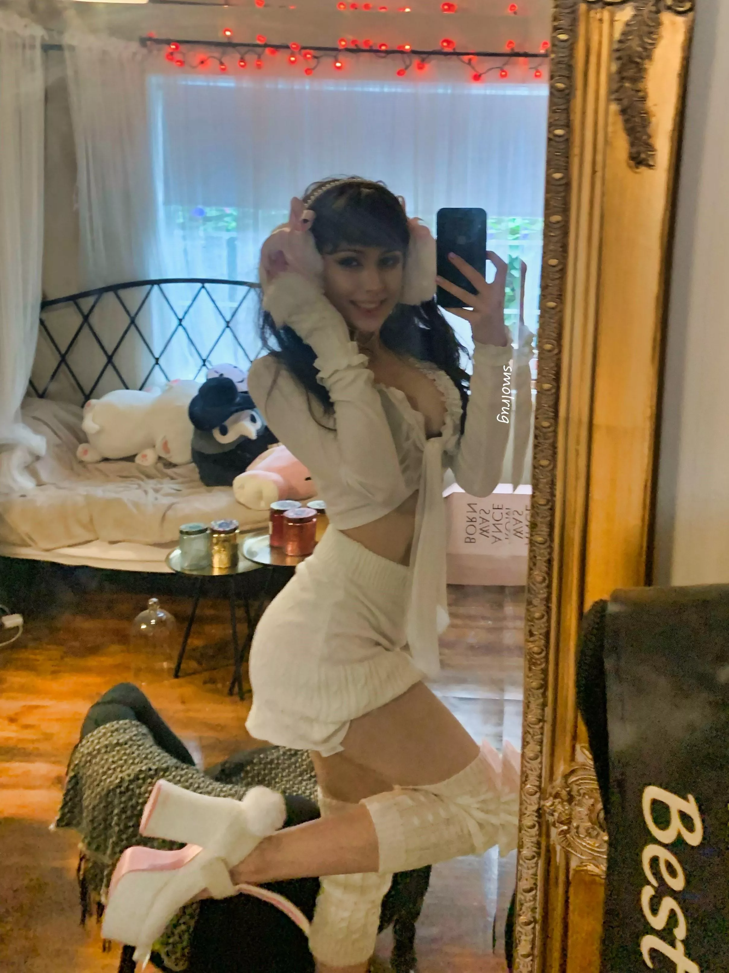 who wants to get stepped on *step step* posted by smolrug