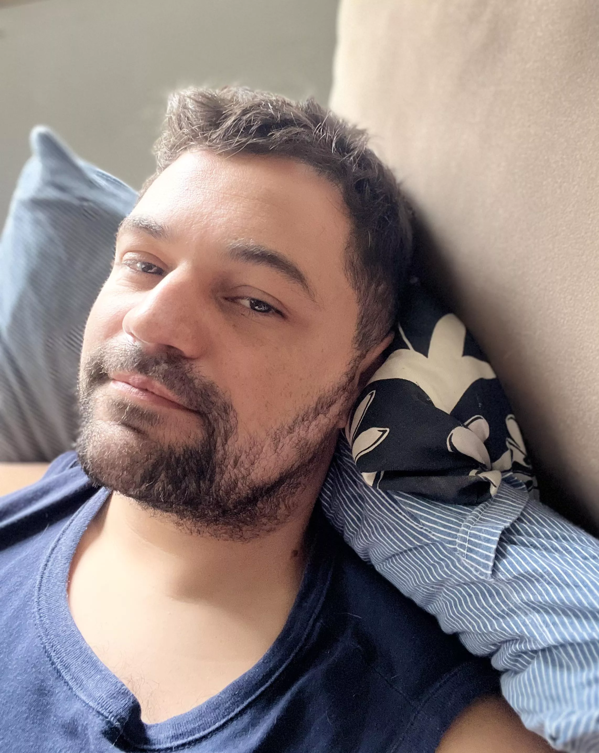 With no big plans for Sunday, who wants to join in the laziness? 🤭 posted by Duhdudueduh