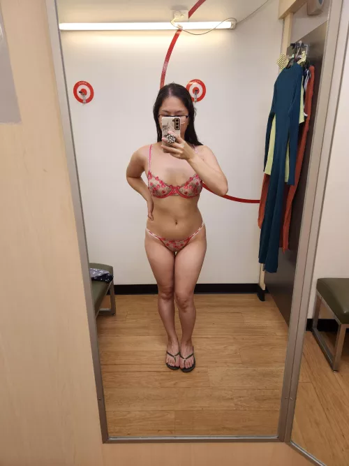 Would you enjoy finding me in a changeroom? by vieravixen