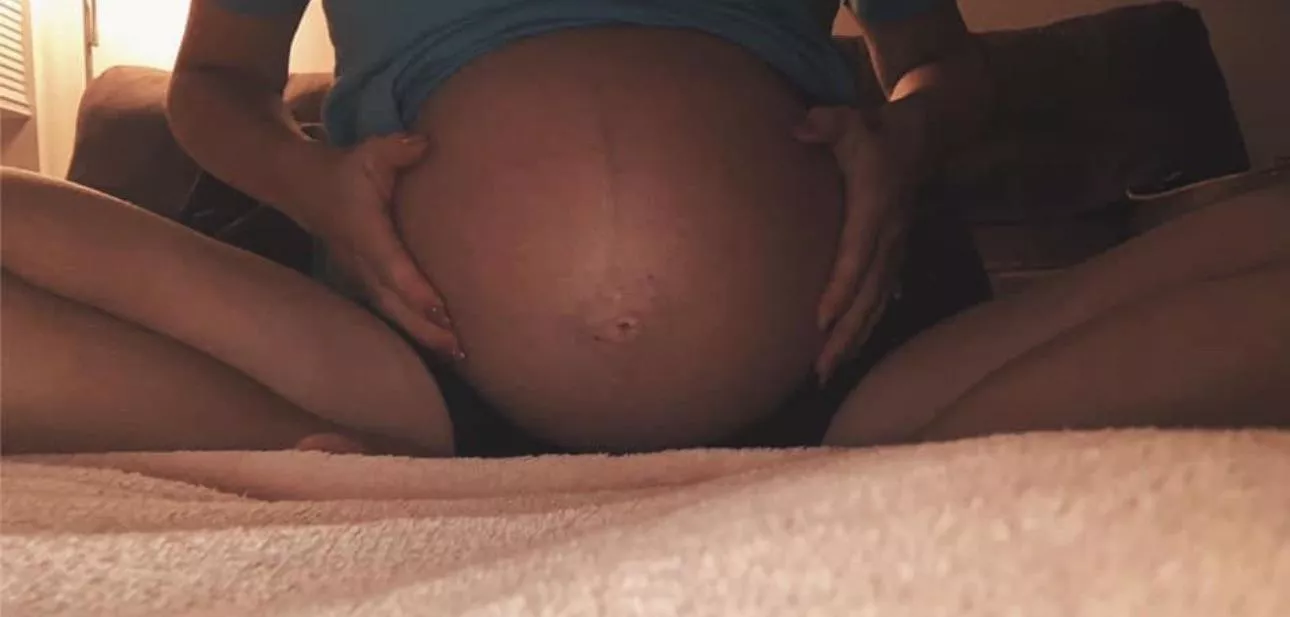 Would you even look at me this huge? 36 1/2 weeks ☺️❤️ posted by TinyHornsBigbooty
