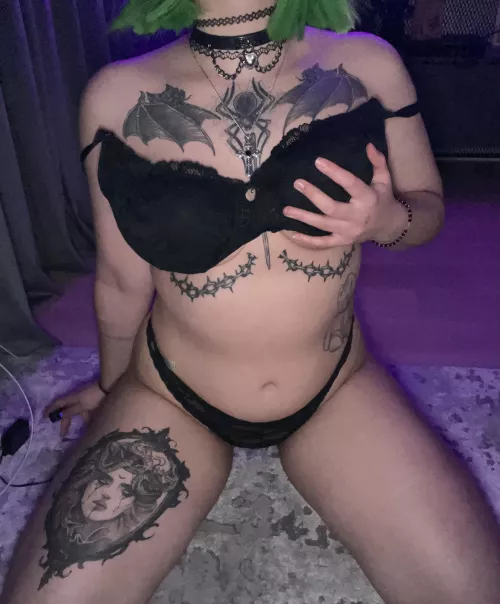 Would you like a goth girl for dinner? by CondescendingAlice5