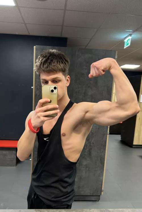 Would you sniff my post workout pit? by Select_Equipment4297