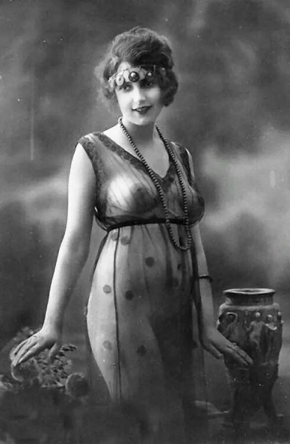 Ziegfeld girl posted by Mundane-Employer-719