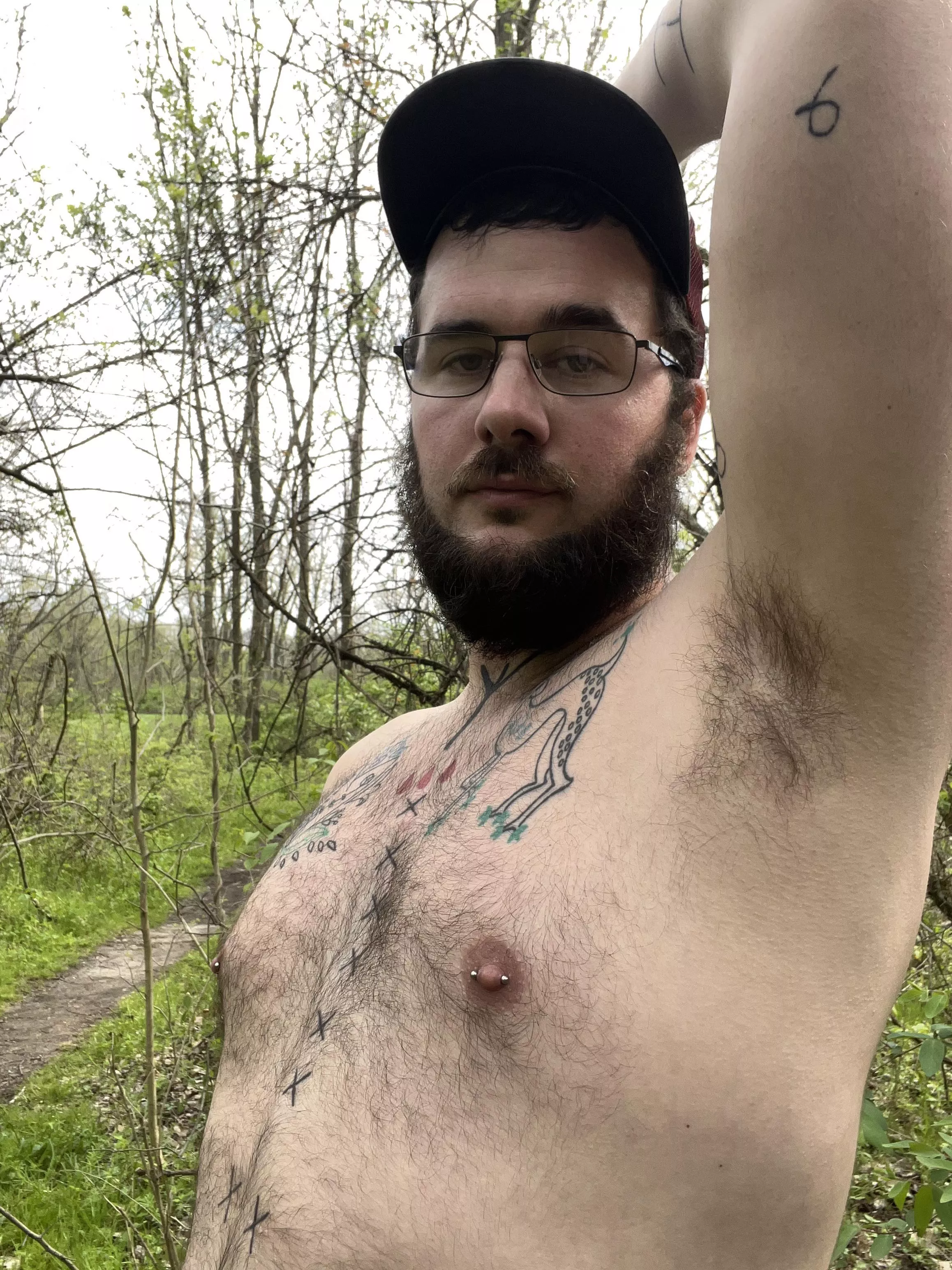 [34] outdoor sniff posted by KC90001