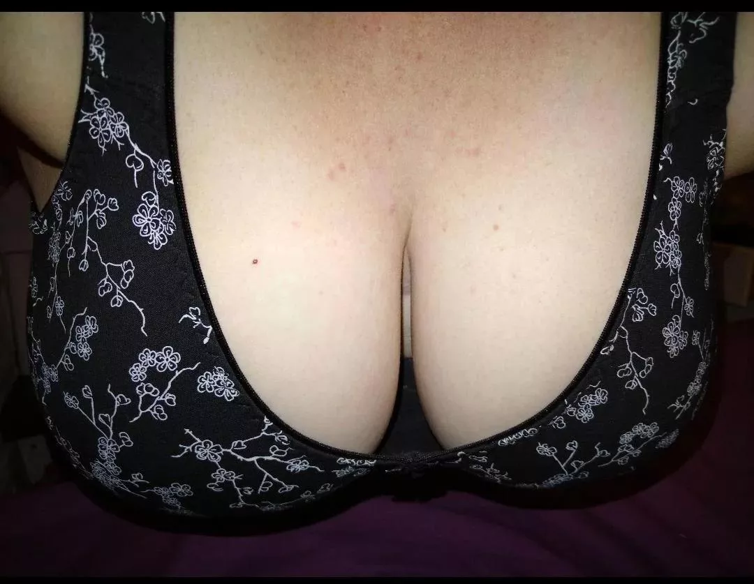 42 f with 48gg cups posted by Sea_Shape4574