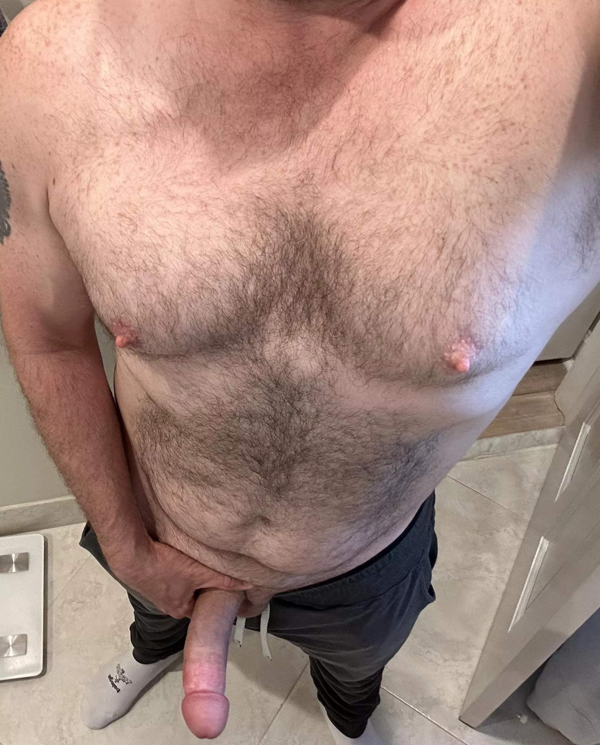 [44] daddy’s heading to the gym. posted by brucewa19