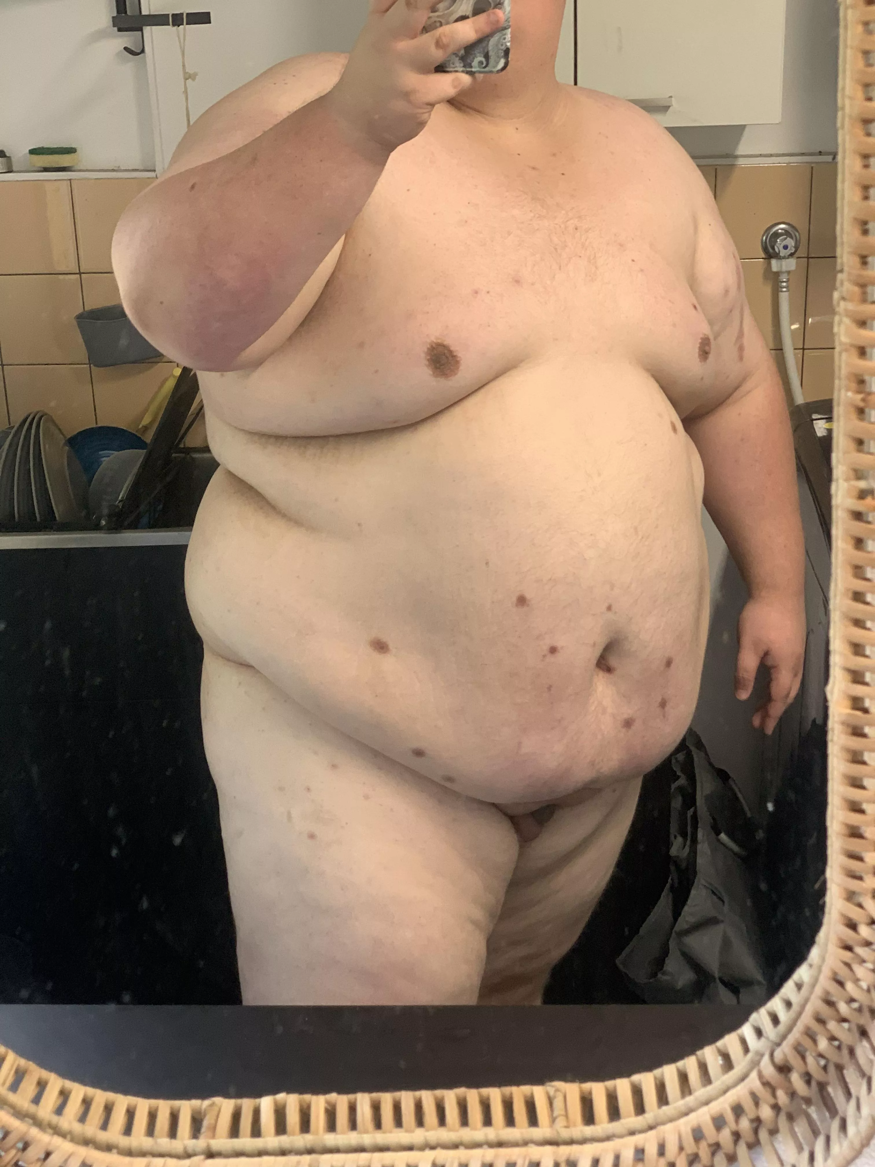 Big straight aussie guy post gym pretty shower, who likes sweaty and musky me? posted by brisbloke25