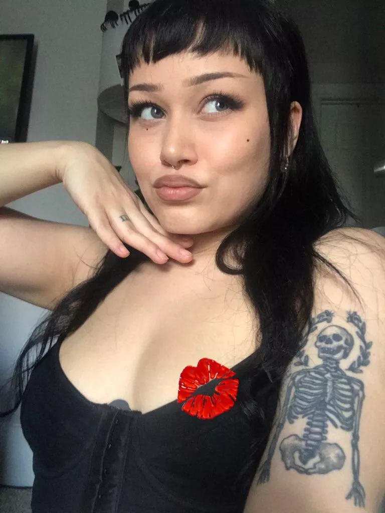 Cute little succubus with a mullet 🥀 posted by Fetish-foot-job