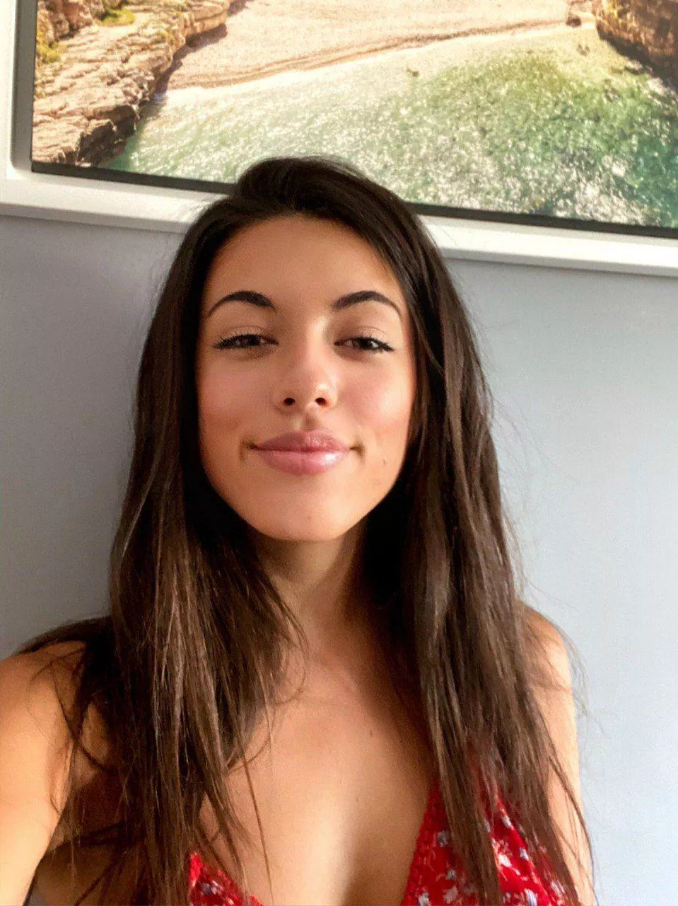 dark hair, red shirt, feeling flirty and mischievous today F19 posted by weweweeew