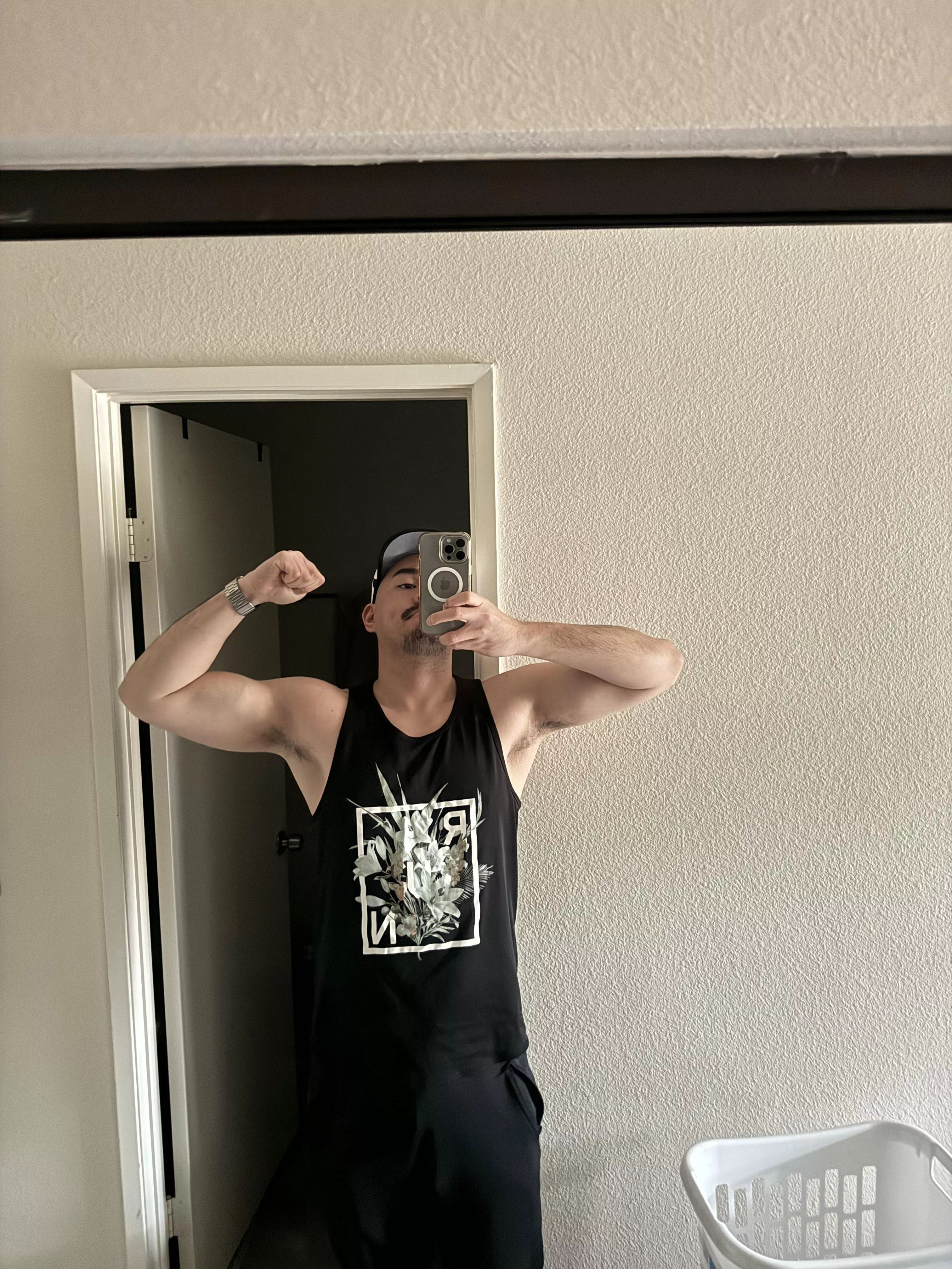 How’s everyone’s Monday going? 💪  posted by deviousmerchant