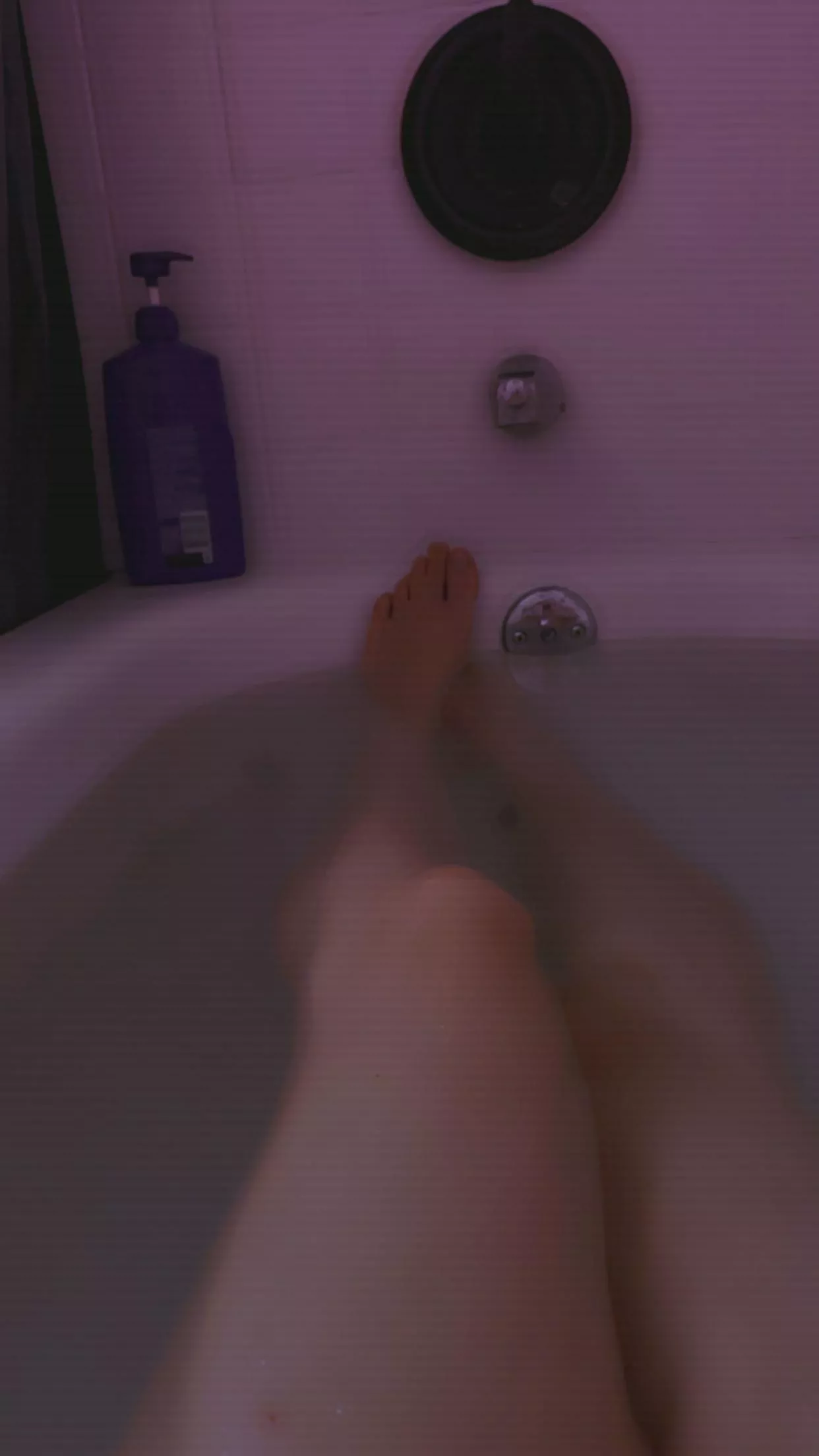 I possess some striking legs 🥰👣 posted by HighPriestessJezebel