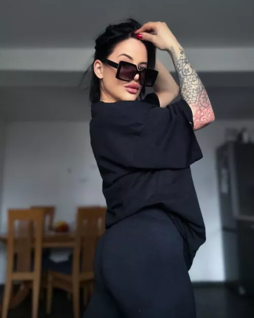 I think that leggings make my italian ass look bigger by FlirtatiousAria