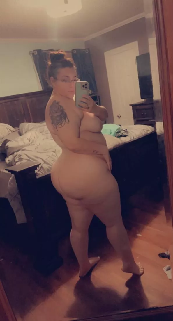 I’m more Than a Snack 👿 posted by thickassemily