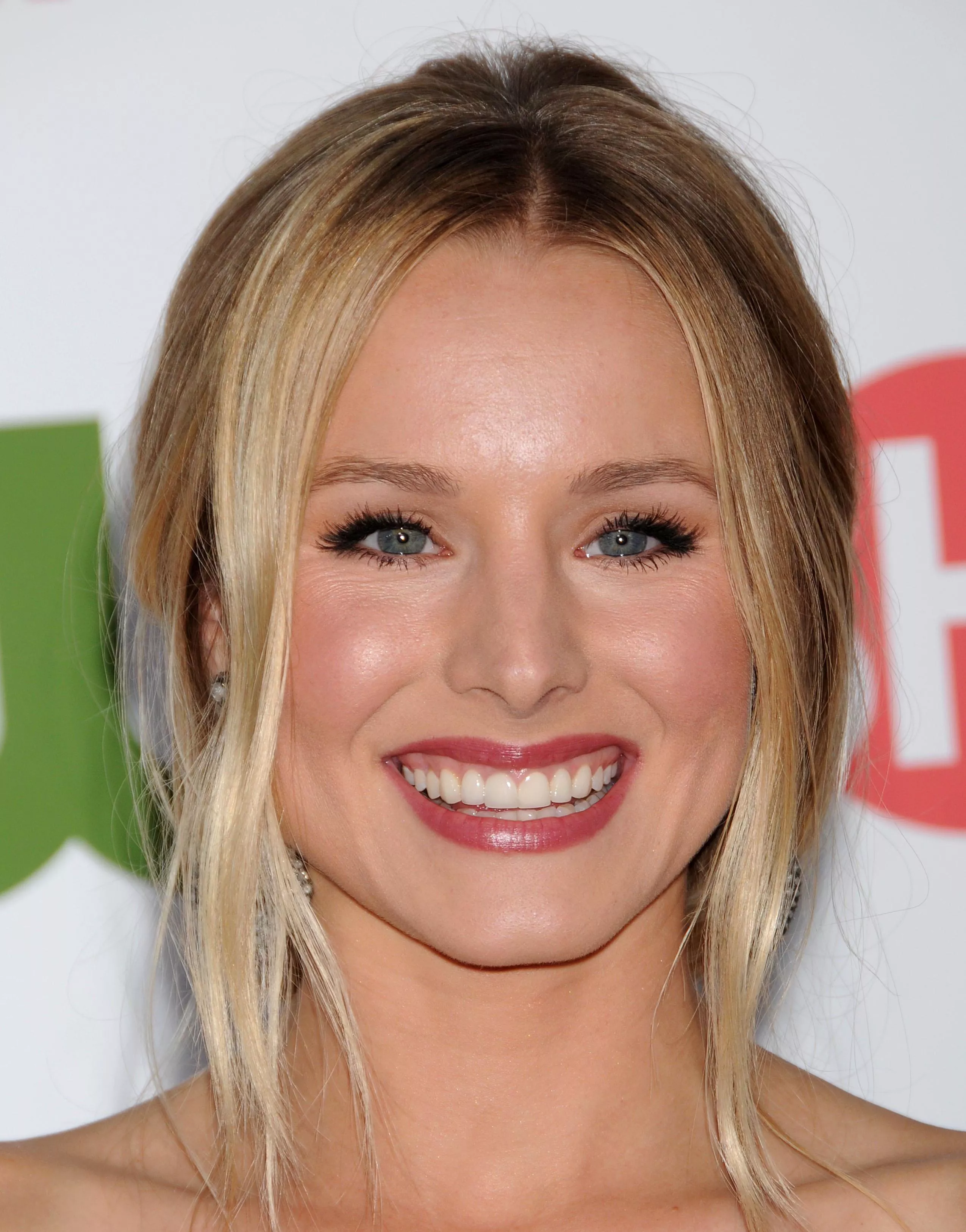 Kristen Bell posted by rockyfortino